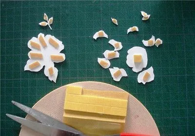 Cách làm thiệp chúc mừng ngày 8/3 hoa hồng nổi lãng mạn
