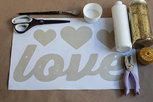 Tu_tay_tao_banner_chu_love_de_trang_tri_nha_01 Tự tay tạo banner chữ love lấp lánh để trang trí nhà