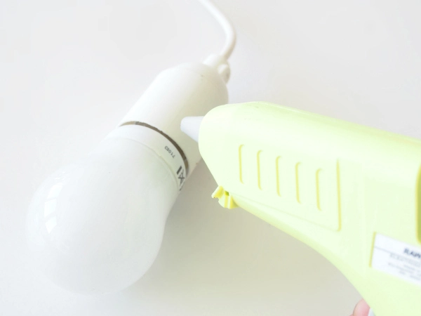 Tự chế chụp đ&#232;n hoa tuylip từ vải sợi