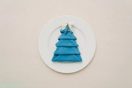 C&#225;ch xếp khăn ăn h&#236;nh c&#226;y th&#244;ng Noel