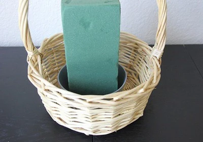 C&#225;ch cắm giỏ hoa để b&#224;n m&#224;u t&#237;m cho cuối tuần l&#227;ng mạn