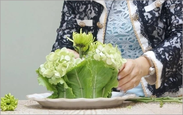 C&#225;ch cắm hoa để b&#224;n ăn trong gia đ&#236;nh ng&#224;y cuối tuần