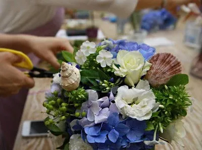 C&#225;ch cắm hoa ng&#224;y Tết với c&#225;t m&#224;u l&#224;m qu&#224; tặng dịp Tết