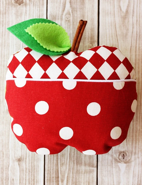 C&#225;ch l&#224;m gối handmade h&#236;nh tr&#225;i t&#225;o tặng n&#224;ng ng&#224;y 8/3
