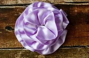 C&#225;ch l&#224;m hoa bằng d&#226;y ruy băng trang tr&#237; hộp qu&#224; 8/3