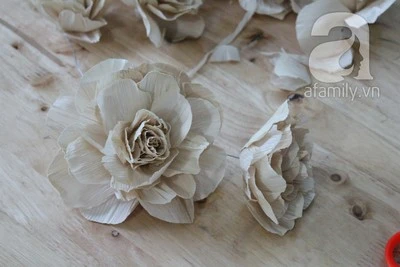 Gom g&#243;p vỏ bắp ng&#244; học c&#225;ch l&#224;m hoa giả xinh xắn