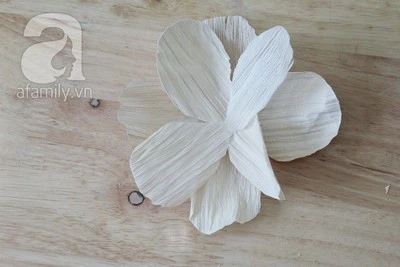 Gom g&#243;p vỏ bắp ng&#244; học c&#225;ch l&#224;m hoa giả xinh xắn