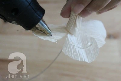 Gom g&#243;p vỏ bắp ng&#244; học c&#225;ch l&#224;m hoa giả xinh xắn