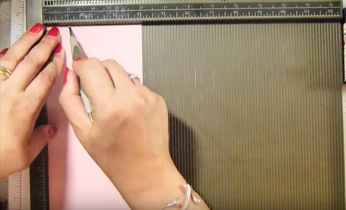 C&#225;ch l&#224;m hộp qu&#224; đựng b&#225;nh Trung thu ai nh&#236;n cũng &quot;l&#225;c mắt&quot;