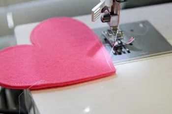 C&#225;ch l&#224;m tr&#225;i tim nhỏ xinh ủ ấm b&#224;n tay cho Valentine