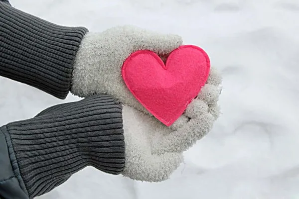 C&#225;ch l&#224;m tr&#225;i tim nhỏ xinh ủ ấm b&#224;n tay cho Valentine