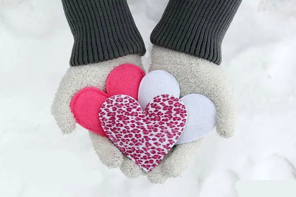 C&#225;ch l&#224;m tr&#225;i tim nhỏ xinh ủ ấm b&#224;n tay cho Valentine