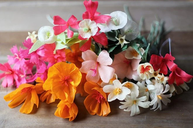 C&#225;ch l&#224;m v&#242;ng hoa đội đầu để chụp ảnh đẹp m&#234; li