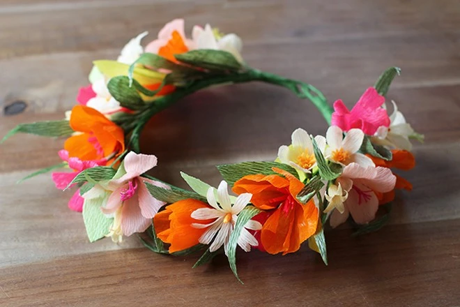 C&#225;ch l&#224;m v&#242;ng hoa đội đầu để chụp ảnh đẹp m&#234; li