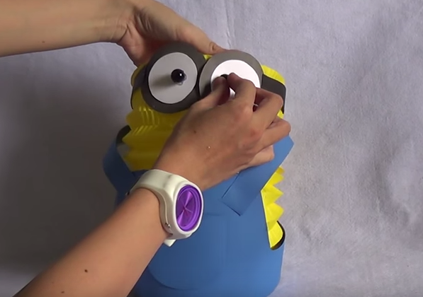 Đua nhau học c&#225;ch l&#224;m lồng đ&#232;n đơn giản h&#236;nh minion y&#234;u gh&#234;
