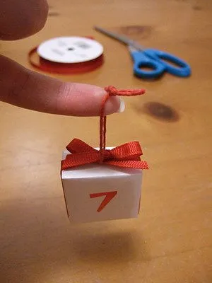 Gợi &#253; bạn c&#225;ch l&#224;m lịch treo tường h&#236;nh c&#226;y th&#244;ng Noel