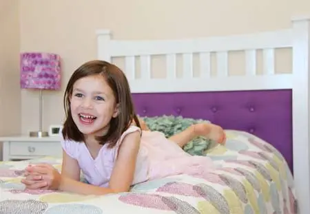 C&#225;ch l&#224;m đầu giường &quot;cực đỉnh&quot; từ đồ cũ