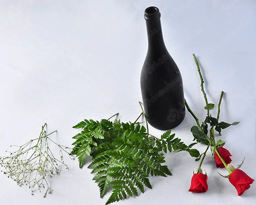 Hướng dẫn cắm hoa ng&#224;y Tết từ vỏ chai rượu cũ