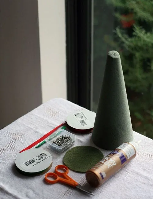 Hướng dẫn l&#224;m c&#226;y th&#244;ng Noel si&#234;u lung linh từ ruy băng