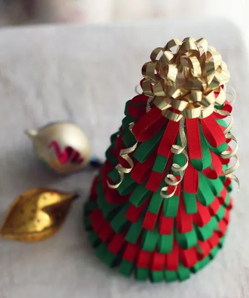 Hướng dẫn l&#224;m c&#226;y th&#244;ng Noel si&#234;u lung linh từ ruy băng