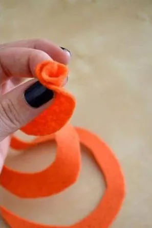 L&#224;m chậu hoa bằng vải nỉ trang tr&#237; ph&#242;ng đ&#243;n Tết về