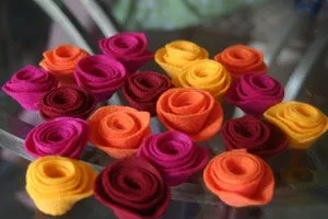 L&#224;m chậu hoa bằng vải nỉ trang tr&#237; ph&#242;ng đ&#243;n Tết về