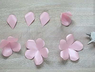 L&#224;m tranh hoa hồng bằng giấy dễ thương tỏ t&#236;nh Valentine