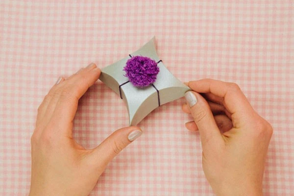 Nhanh tr&#237; học c&#225;ch gấp hộp qu&#224; bằng giấy đựng g&#236; cũng tiện