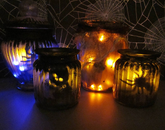 Bật m&#237; &#253; tưởng trang tr&#237; Halloween hay ho từ chai lọ cũ