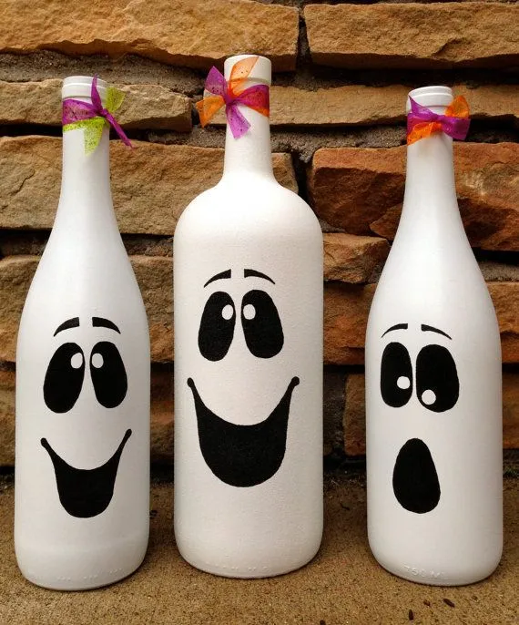 Bật m&#237; &#253; tưởng trang tr&#237; Halloween hay ho từ chai lọ cũ