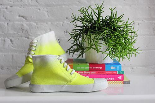 Phối m&#224;u neon cho gi&#224;y sneakers nổi bật m&#249;a h&#232;