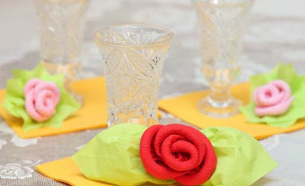 2 c&#225;ch gấp hoa hồng bằng giấy ăn trang tr&#237; b&#224;n tiệc