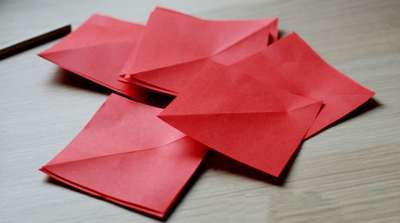 Gấp giấy origami l&#224;m tranh tr&#225;i tim cho ng&#224;y Valentine trắng