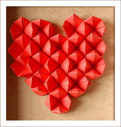 Gấp giấy origami l&#224;m tranh tr&#225;i tim cho ng&#224;y Valentine trắng