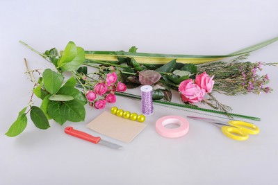 C&#225;ch b&#243; hoa hồng h&#236;nh tr&#225;i tim l&#227;ng mạn cho Valentine
