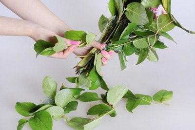C&#225;ch b&#243; hoa hồng h&#236;nh tr&#225;i tim l&#227;ng mạn cho Valentine