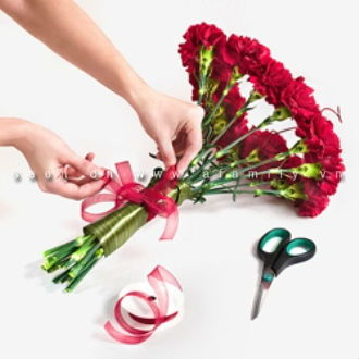 C&#225;ch b&#243; hoa hồng h&#236;nh tr&#225;i tim ngọt ng&#224;o cho Valentine