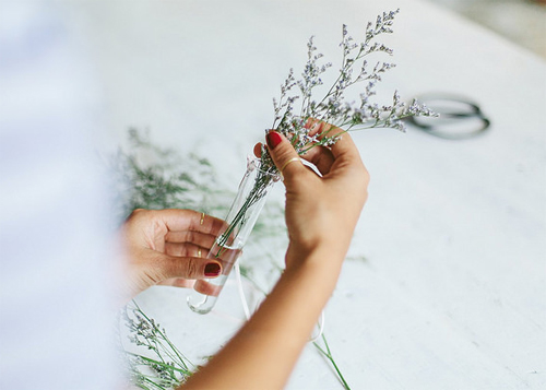 C&#225;ch cắm hoa trong ống nghiệm đẹp m&#224; đơn giản