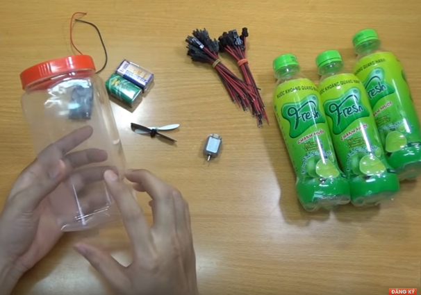 C&#225;ch l&#224;m quạt thổi đ&#225; mini đối ph&#243; nắng n&#243;ng 40 độ