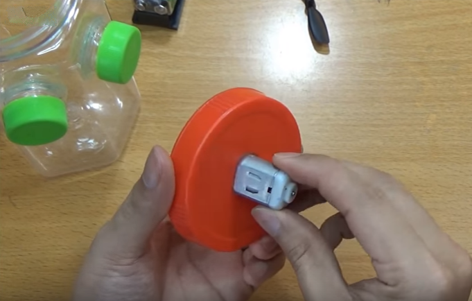C&#225;ch l&#224;m quạt thổi đ&#225; mini đối ph&#243; nắng n&#243;ng 40 độ