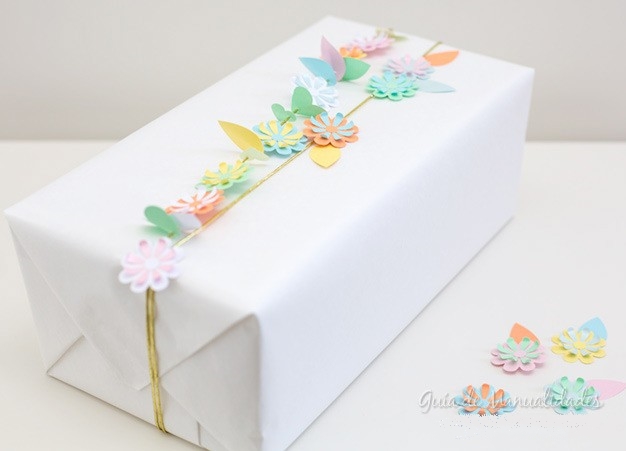 C&#225;ch trang tr&#237; hộp qu&#224; tuyệt đỉnh từ d&#226;y hoa lung linh