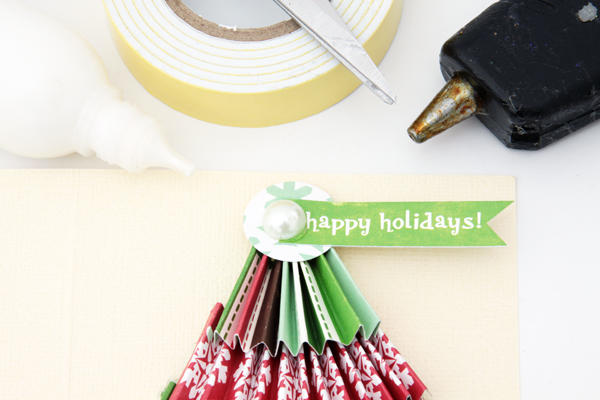 L&#224;m thiệp c&#226;y th&#244;ng Noel bằng c&#225;ch xếp giấy dễ kh&#244;ng tưởng