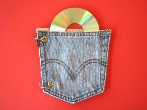 Chế t&#250;i quần jeans th&#224;nh hộp đựng đĩa CD độc đ&#225;o