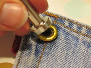 Chế t&#250;i quần jeans th&#224;nh hộp đựng đĩa CD độc đ&#225;o