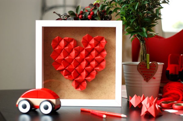 Gấp giấy origami l&#224;m tranh tr&#225;i tim cho ng&#224;y Valentine trắng