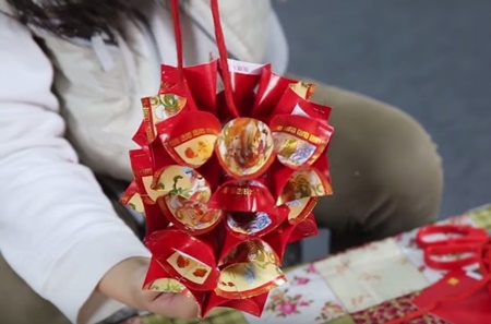 Đ&#232;n lồng Tết từ bao l&#236; x&#236; - g&#225;i vụng cũng l&#224;m được