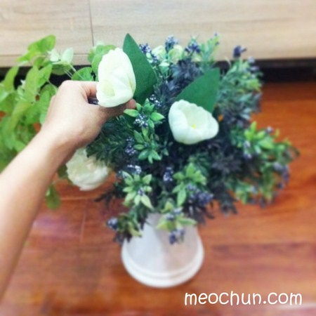 Hai c&#225;ch cắm hoa giả đơn giản m&#224; đẹp trang tr&#237; nh&#224;