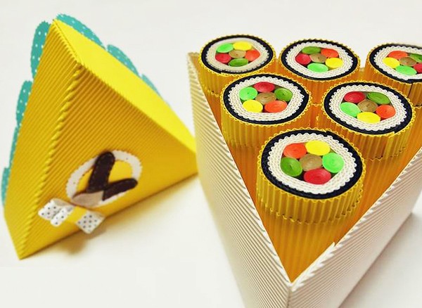 Học c&#225;ch l&#224;m hộp qu&#224; h&#236;nh cơm cuộn sushi cực lạ mắt