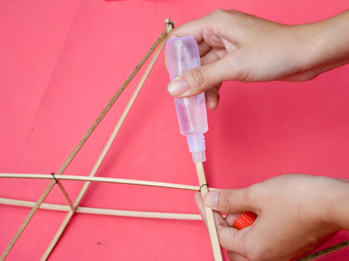 Hướng dẫn c&#225;ch l&#224;m đ&#232;n &#244;ng sao cơ bản nhất đ&#243;n Trung thu