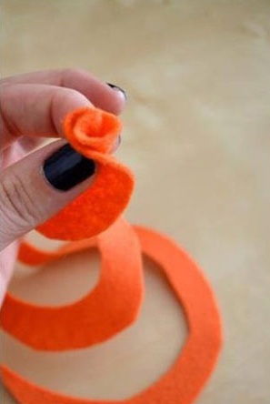 L&#224;m chậu hoa bằng vải nỉ trang tr&#237; ph&#242;ng đ&#243;n Tết về